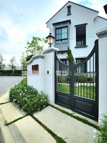 ให้เช่าบ้านหรู 2 ชั้น พร้อมน้ำพุหน้าบ้าน  บ้านหัวมุม หลังบ้านไม่ติดหลังอื่นพร้อมเฟอร์นิเจอร์ครบ