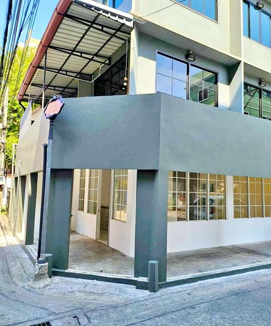 .ให้เช่าตึกเดี่ยว 3 ชั้นประชาสงเคราะห์ 25-33   25ตร.วา. 300ตร.ม. 3 นอน 4 น้ำ ซ.ประชาสงเคราะห์ 27-29  เดอะ สตรีทรัชดา 1.8 กม.