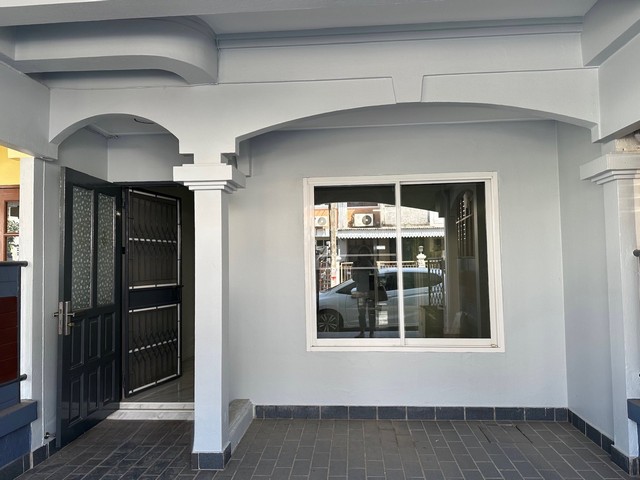 ให้เช่าทาวน์เฮ้าส์ 2 ชั้น 20 ตรว. 2 ห้องนอน ซอยรัชดา 36 (ซอยเสือใหญ่) พร้อมเข้าอยู่