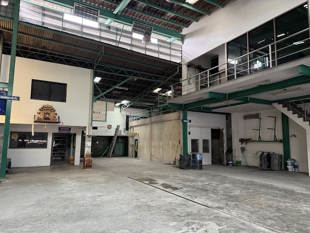 BST966 | ให้เช่าอู่รถเลิกกิจการ ทำเลดี สี่แยกบ้านแขก ใกล้วงเวียนใหญ่ เพียง 100 เมตรจากรถไฟฟ้า ให้เช่าอู่รถเลิกกิจการ