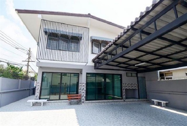 ให้เช่าบ้านเดี่ยว 2 ชั้น 60 ตรว. 3 นอน 5 ที่จอดรถ โชคชัย4 ซอย 76 เหมาะอยู่อาศัยและทำโฮมออฟฟิศ