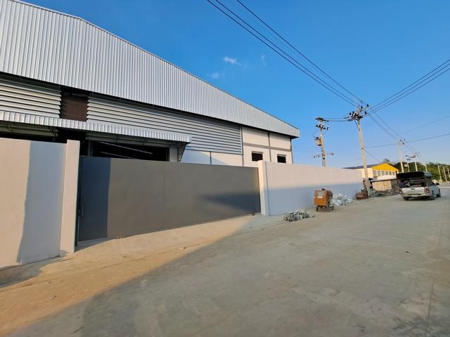 BR 1671 ให้เช่าโรงงาน พร้อมสำนักงาน ขอใบ รง.4 ใด้ 2000 ตรม. รับนํ้าหนักได้ 3-5ตัน ไฟ 4 สาย 3 เฟส อําเภอกระทุ่มเเบน