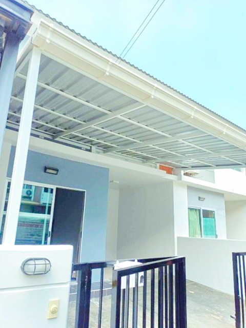 สภาพสวย 3 นอน 2 น้ำ ใกล้ รีโนเวทใหม่ทั้งหลัง 18ตร.ว. 140 ตร.ม. ทำเลรังสิต ธัญบุรี ม.เทคโนโลยีราชมงคลธัญบุรี 800 ม. ทาวน์เฮ้าส์ 2 ชั้น