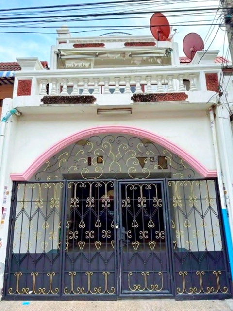 เพชรเกษม49-59  เดอะมอลล์ บางแค 1.4 กม.แหล่งชุมชน รร.บางแค 600 ม. 3 นอน 4 น้ำ ให้เช่าทาว์นเฮาส์ 3 ชั้น  ช้อปปิ้ง หาของกินง่าย พุทธมณฑล สาย 2