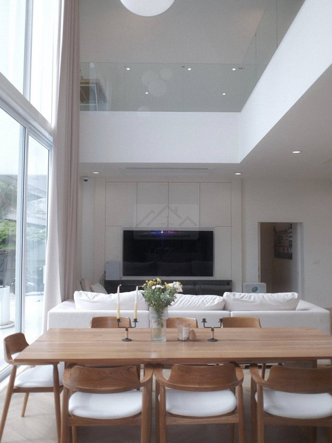 ขายบ้านเดี่ยวสไตล์พูลวิลล่า สีขาว Minimal 2 ชั้นสร้างใหม่ 100 ตรว. ซอยลาดพร้าว 64 พร้อมสระว่ายน้ำ ใกล้รถไฟฟ้า ใกล้รัชดา เลียบด่วน