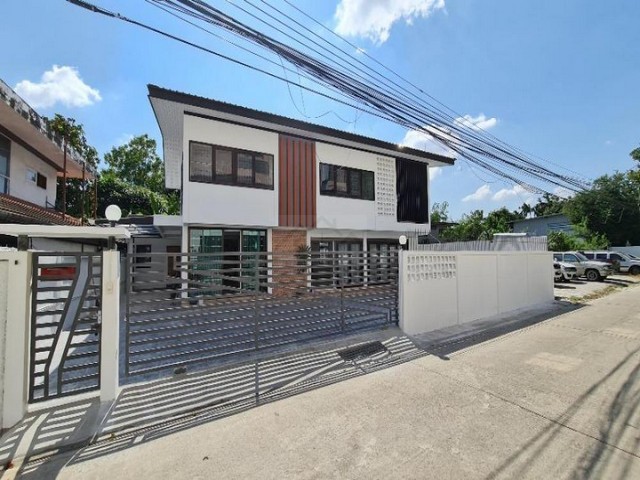 ให้เช่าบ้านเดี่ยว 2 ชั้น 92 ตรว. ย่านโชคชัย 4 ลาดพร้าววังหิน เสนานิคม ใกล้เลียบด่วน เหมาะอยู่อาศัยและทำโฮมออฟฟิศ *** บ้านเปล่าไม่มีเฟอร์