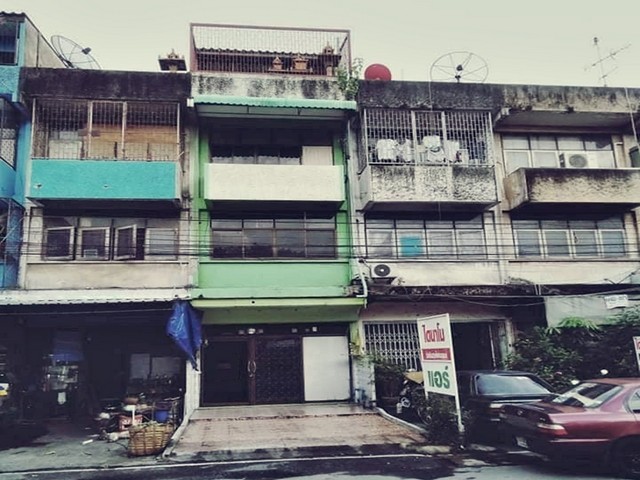 ขายอาคารพาณิชย์ 3.5 ชั้น  ซอยสุขุมวิท 78 ถนนสุขุมวิท  เมืองสมุทรปราการ