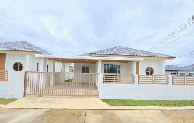 ราคาเริ่มต้นเพียง 1.99 ล้าน 57 ตรว. #ท่ารั้ว #ดอยสะเก็ด บ้านเดี่ยวสไตล์สมัยใหม่ ใกล้เมือง บรรยากาศดี ของแถมแบบจุกๆกว่า 10 รายการ