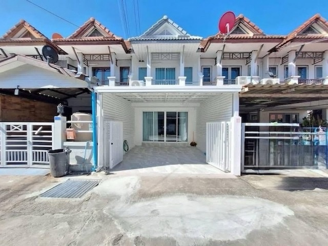 BS1037 ขายทาวน์เฮ้าส์ 2 ชั้น หมู่บ้านสิรินดา พัทยา ถนนสุขุมวิท ใกล้ตลาดน้ำ 4 ภาค บ้านสวย พร้อมเฟอร์ ราคาดี