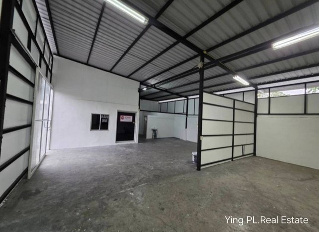 ให้เช่า โกดังเก็บสินค้า ในซอยลาดพร้าว 93 พร้อมออฟฟิศ เหมาะเป็นที่เก็บสินค้า