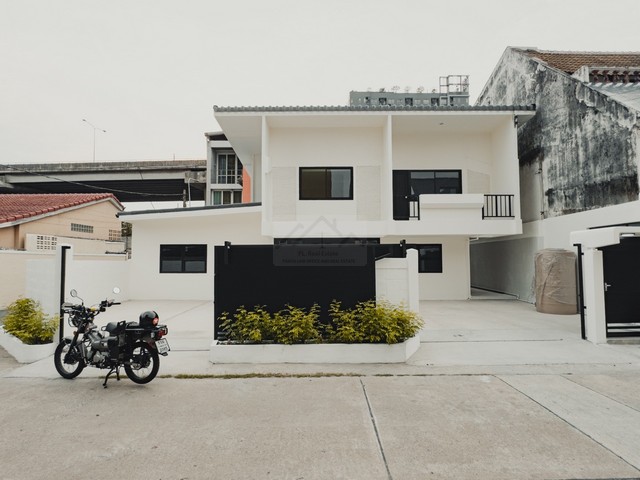 ให้เช่าบ้านเดี่ยว 2 ชั้น 60 ตรว. หลังมุม ซอยพัฒนาการ 12 ใกล้ทางด่วน เอกมัย ทองหล่อ เหมาะอยู่อาศัยและออฟฟิศขนาดเล็ก