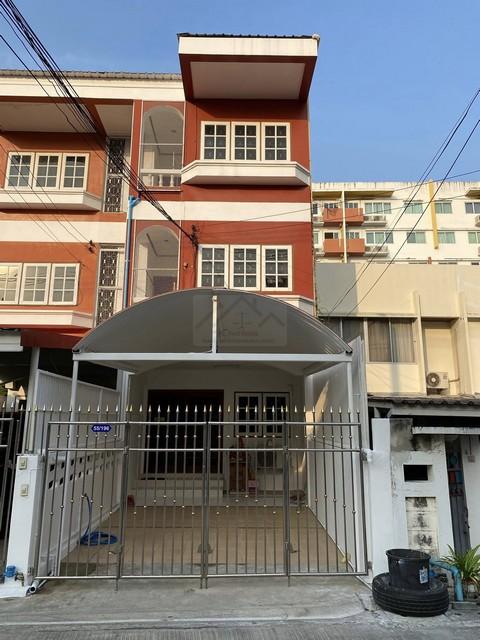 ให้เช่าทาวน์โฮม 3 ชั้น 20 ตร.ว. ซอยลาดพร้าว 29 พร้อมเฟอร์นิเจอร์ ใกล้ MRT ลาดพร้าว