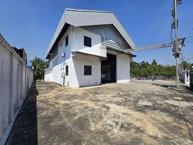 ให้เช่าโกดัง เนื้อที่ 1.5 ไร่ ถนนสุวินทวงศ์ ติด SCG HOME บุญถาวร ฉะเชิงเทรา ( มีใบ รง. 4 )