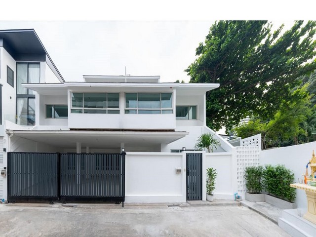 ขายทาวน์โฮม 3 ชั้นหลังใหญ่ ย่านอโศก 48 ตรว. 440 ตร.ม. ซอยสุขุมวิท 15 กล้โรงเรียนนานาชาติ NIST ใกล้ BTS อโศก Terminal 21