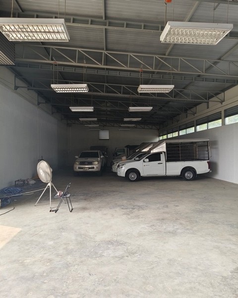 P1972 ให้เช่าโกดังสร้างใหม่  ย่านจตุโชติ วัชรพล ใกล้จุดขึ้นลงทางด่วนจตุโชติ เดินทางสะดวก