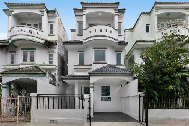 ทาวน์โฮม 3 ชั้นตกแต่งใหม่ เศรณี ดอนเมือง-สรงประภา บ้านพร้อมอยู่ ทำเลใกล้สนามบินดอนเมือง