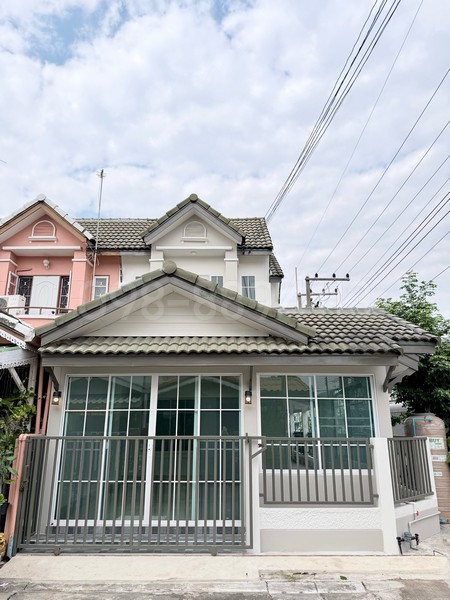 ขายทาวน์โฮม 2 ชั้น หลังมุม ไดมอนด์วิลล์ ลำลูกกา ขนาด 27 ตรว 2นอน 2น้ำ รีโนเวททั้งหลัง เดินทางสะดวก