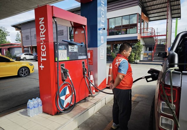 ขายสถานีบริการน้ำมัน  ถนนสายเชียงใหม่-ลำปาง  ซุปเปอร์ ขาออก  แยกไทยพัสดุ อ.สารภี จ.เชียงใหม่
