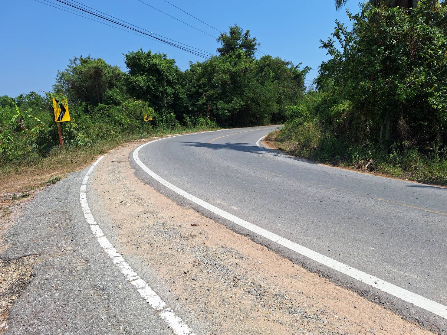 ขายที่ดินเปล่า  3 ไร่  ติดถนน   อ.ชะอำ  จ.เพชรบุรี