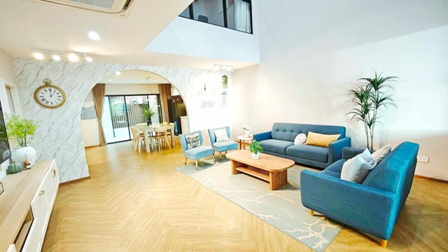 ศรีนครินทร์-พระราม9  ARL บ้านทับช้าง 1.9 กม.ให้เช่าทาวน์โฮม 3 ชั้น กรุงเทพกรีฑา 3นอน 4น้ำ 24ตร.วา. 285ตร.ม.  ม.นานาชาติแสตมฟอร์ด  2.9 กม.