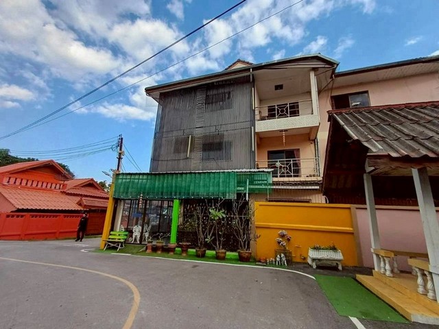 หอพัก 3 ชั้น  เดินทางสะดวกผู้เช่าเต็ม สันทราย