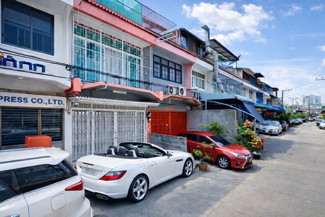 พระราม3 3.3 กม. เทอร์มินอล21 โฮมออฟฟิศ 3 ชั้น 3นอน 3น้ำ  16ตร.ว. 192ตร.ม. ถ.ยานนาวา ถ.สาธุ45-55 เซนทรัล พระราม3 1.4กม.