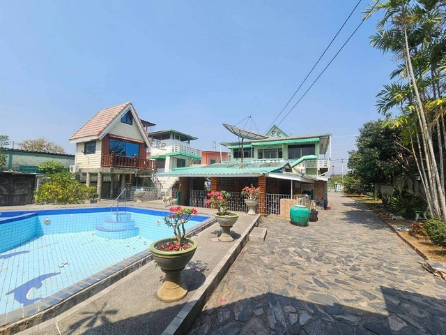 ขายบ้านเดี่ยวเนื้อที่ขนาดใหญ่เหมาะแก่การ รีโนเวท ขายตามสภาพค่ะ  ติดขอบอ่างมาบประชัน พัทยา