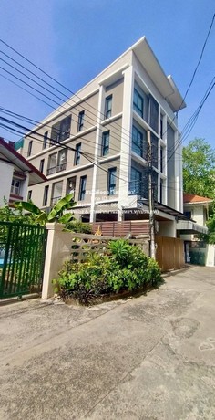 Apartment ขายห้องพักให้เช่ารายเดือน (Apartment) 4 ชั้น 15 ห้อง (43 ตร.ว.) ถ.ประชาอุทิศ (MRT ห้วยขวาง) 19.9 ล้านบาท  สะดวกสบาย เป็น Apartment ใหม่ (Modern Style) ราคาขายไม่แพง อยู่ในทำเลที่ดีมาก ใกล้แหล่งการค้า และสถานที่ทำงานที่พนักงานมีความต้องการท