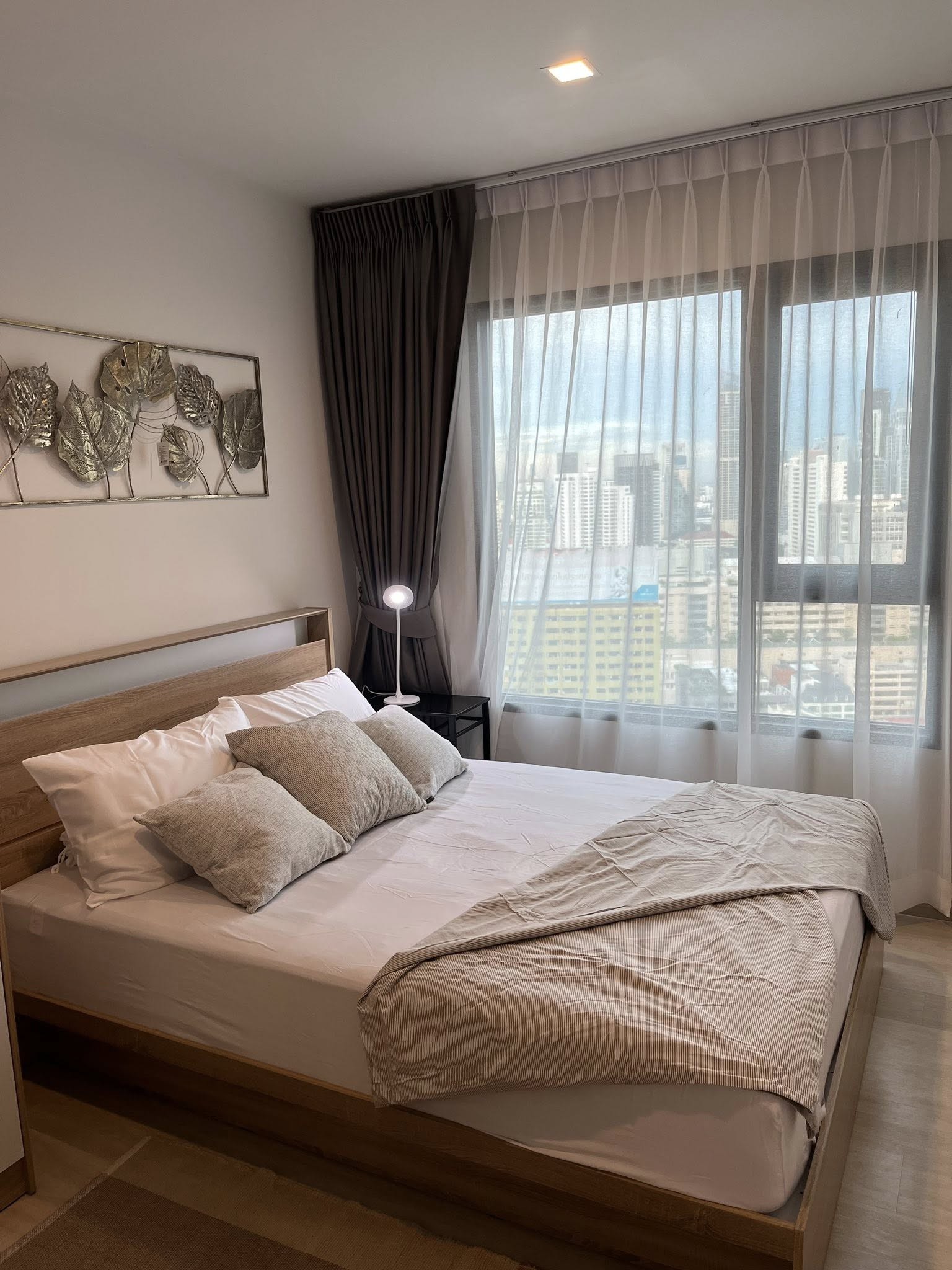 Life One Wireless Clean spacious beautiful view 31st floor BTS PloenChit