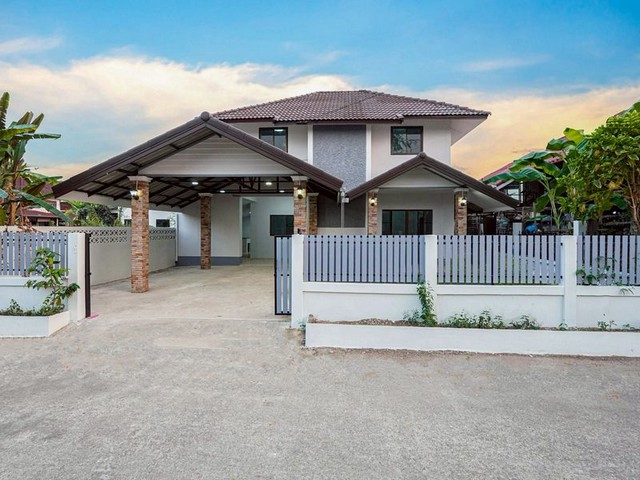 บ้าน 2 ชั้น รีโนเวทใหม่ทั้งหลัง ทำเลดี บรรยากาศน่าอยู่ แม่ริม