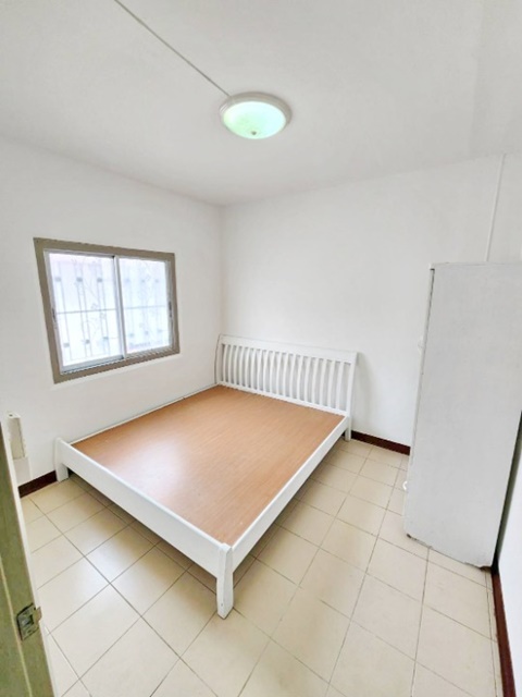 King Power ตรงข้าม  คอนโด สุวรรณภูมิ1 เซเว่น ขายขาดทุน 379999บาท วัดศรีวารีน้อย ตลาด 32ตรม. ให้เช่า 2599บาท รีโนเวทใหม่ 1แอร์ ชั้น5