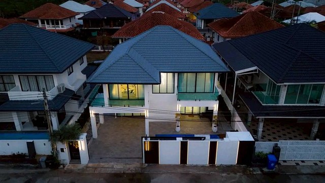 พลูวิลล่าหรู ใกล้ทะเลจอมเทียน พัทยา ทำรายวันได้ เหมาะสำหรับอยู่อาศัย