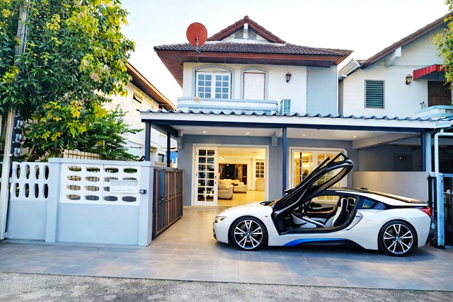 โลตัสวัชรพล 800 ม. ใกล้บิ๊กซีวัชรพล 600 ม.  พื้นที่ 36 ตร.ว. พื้นที่ใช้สอย 184 ตร.ม.  ห้าแยกวัชรพล บ้านเดี่ยว 3 ห้องนอน 3 ห้องน้ำ