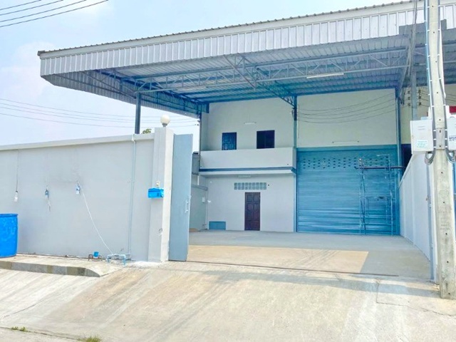 โลตัส บางปลา 200 ม. ให้เช่าโรงงาน พร้อมออฟฟิศ 3 ชั้น 506ตร.ม. ตลาดน้ำบางพลี 3 กม.  126 ตร.วา. รร.นานาชาติ บางกอกพัฒนา 4.8 กม.1 นอน 2 น้ำ .