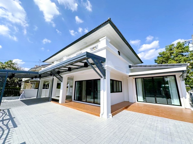 รามคำแหง160-166 RIS Inter Sch.2.1กม.รถไฟฟ้ามีนพัฒนา 2.8 กม. ให้เช่าคฤหาสน์ ลาดกระบัง  90ตร.วา 4นอน 4น้ำ สนามบินสุวรรณภูมิ 8 กม.