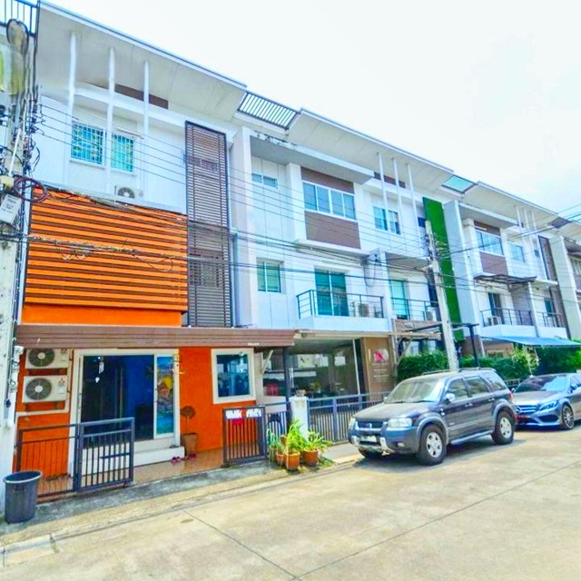 ประเวศ ตลาดเอี่ยมสมบัติ 2 กม. อ่อนนุช สุขุมวิท77 ทาวน์โฮม 3ชั้น 3นอน 3น้ำ วัดกระทุ่มเสือปลา 20ตร.ว. ARLบ้านทับช้าง 900ม. 230ตร.ม.