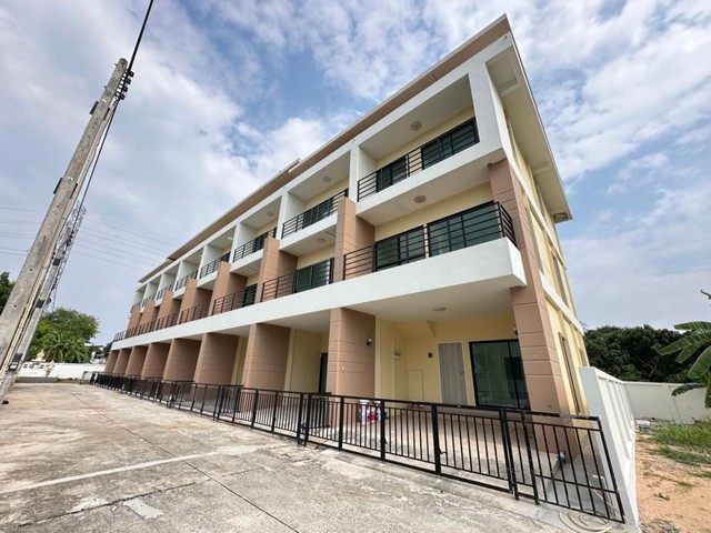 ทาวน์โฮมสร้างใหม่ ราคาพิเศษ  โซนโรงโป๊ะ  ศรีราชา  โครงการ Cicada Boutique Pattaya