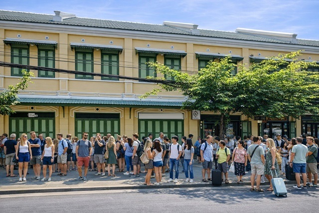 ทำเลเยาวราช  29 ตร.ว.  242 ตร.ม. อาคารพาณิชย์ 2.5 ชั้น MRTวัดมังกร750ม. MRTสามยอด650ม. และถนนทรงวาด 2นอน 2น้ำ