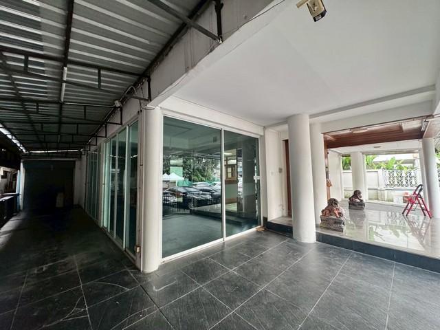 HR 6185 ให้เช่า อาคาร 4ชั้น ย่านศรีวรา ทาวน์อินทาวน์ วังทองหลาง