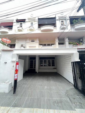 ขายบ้านทาวเฮ้าส์3ชั้น 30ตรว. 6นอน6น้ำ 4.5ลบ. บ้านสิรินเฮ้าส์1 ใกล้ห้าแยกปากเกร็ด ต.ปากเกร็ด อ.ปากเกร็ด นนทบุรี