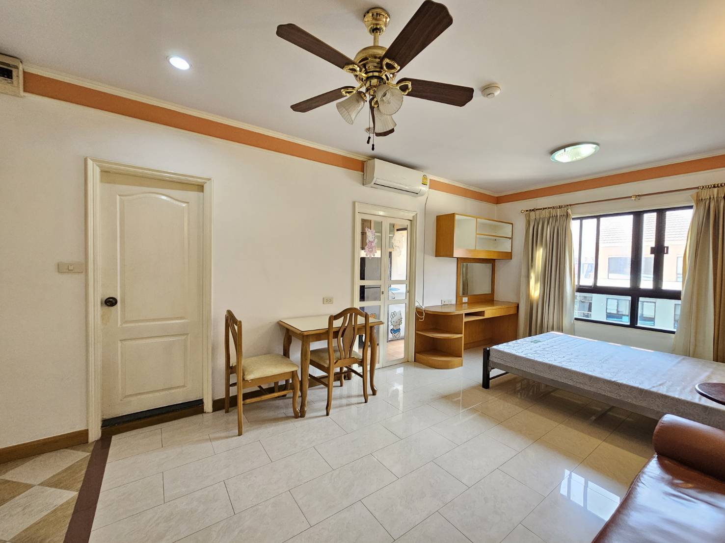 For Rent :  ลุมพินี เพลส พระราม 4-สาทร ใกล้ One Bangkok ค่าเช่าเพียง 12000 บาท พร้อมอยู่ มีเครื่องซักผ้า (ห้องตรงปก)