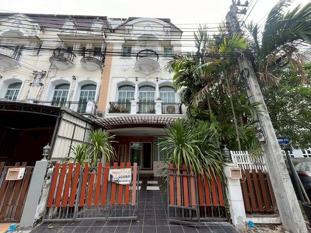 BH3919 ให้เช่า ทาวน์โฮม 3 ชั้น โครงการ The Metro Rama 9 หลังมุม ใกล้ Stamford International University Rama 9 Campus