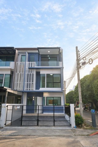 ทาวน์โฮม3 ชั้น บ้านใหม่ รีโนเวทใหม่ทั้งหลัง ราคาดีสุดในโครงการ