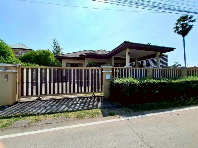 ขายที่ดินพร้อมสิ่งปลูกสร้าง อพาร์ทเม้นท์ + บ้านเดี่ยว เนื้อที่รวม 1 ไร่ 39 ตารางวา ในอำเภอบ้านลาด จังหวัดเพชรบุรี