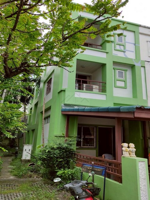 ให้เช่าทาวน์โฮม 3 ชั้น หลังมุม 4 นอน หมู่บ้านแฮปปี้แลนด์แกรนวิลล์ ซอยลาดพร้าว 101 ใกล้นวมินทร์เลียบด่วน MRT ลาดพร้าว101