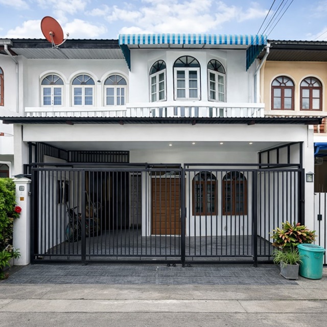 ทาวน์เฮาส์ 2 คูหา 3นอน 3-4แอร์ 3 น้ำ รพ.เกษมราษฎร์ รามคำแหง 750ม.สัมมากร รามคำแหง 114 -124 40 ตร.ว. 320 ตร.ม. รร.เตรียมอุดมน้อมเกล้า 900ม.