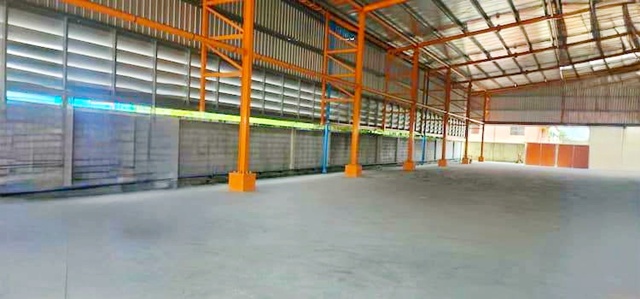 ARLลาดกระบัง 2.7กม ใกล้สนามบินสุวรรณภูมิ  ให้เช่าโกดัง 805ตร.ม. .ถ.ร่มเกล้า19-29  205ตร.ว.
