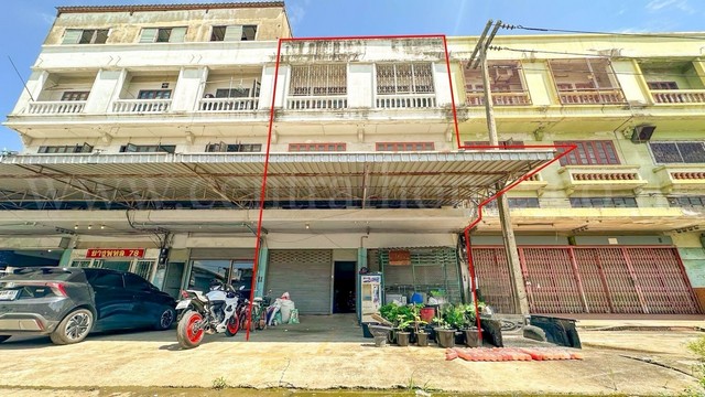 ขายด่วน อาคารพาณิชย์ 3.5 ชั้น 2 คูหา พหลโยธิน 78 ใกล้ รพ.แพทย์รังสิต