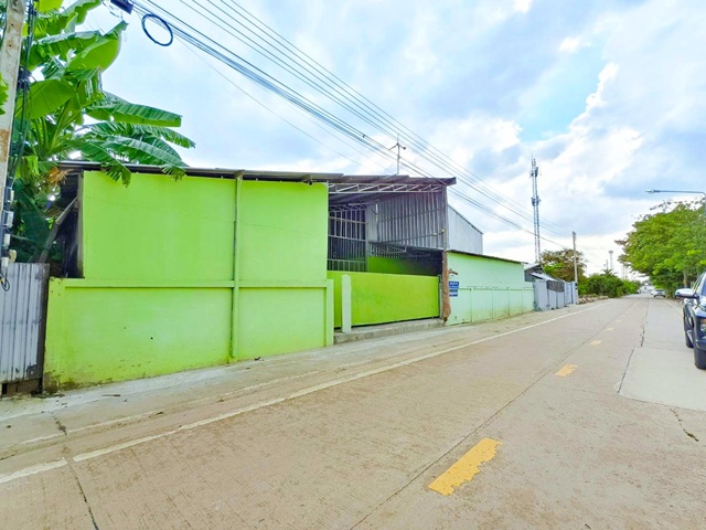 คลองสี่ ลำลูกกา 1.2กม. วงแหวน มอเตอร์เวญย์ ตลาดบึงคำพร้อย800 ม. โกดัง  800 ตร.ม. โรงงานให้เช่า พร้อมออฟฟิศ 4 ห้อง  เฟอร์นิเจอร์