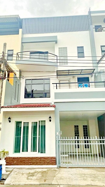 รร.นานาชาติบางกอกพัฒนา 1.2 กม.  MRT ศรีลาซาล 530ม. โฮมออฟฟิศ 4 นอน 5 น้ำ 25 ตร.วา.300 ตร.ม. ลาซาล